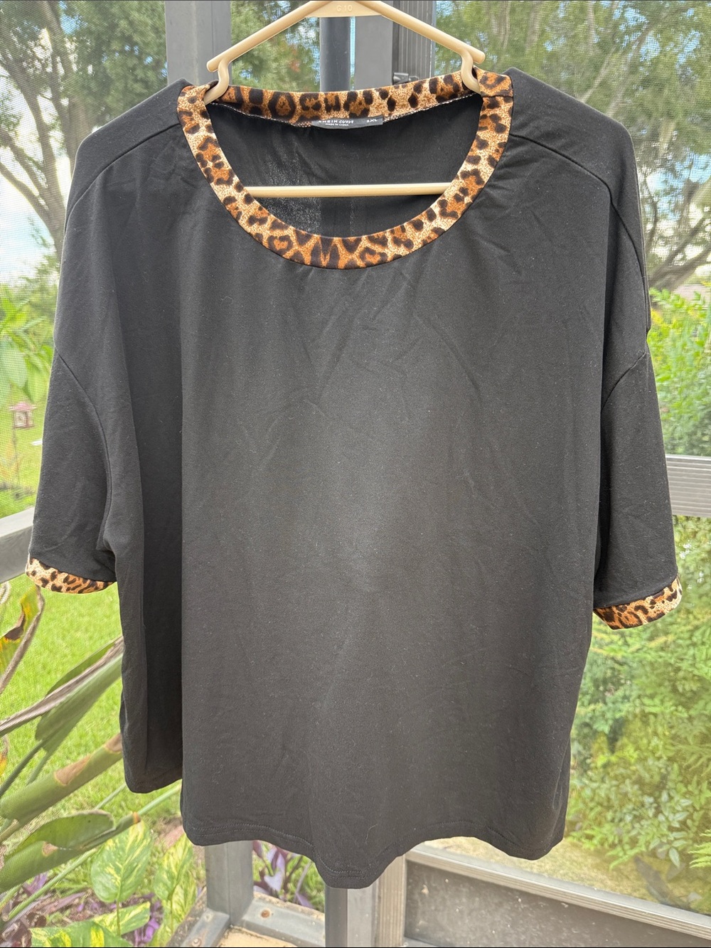 SHEIN curve Black Short Sleeve Tee with Leopard Trim Accent 1XL
